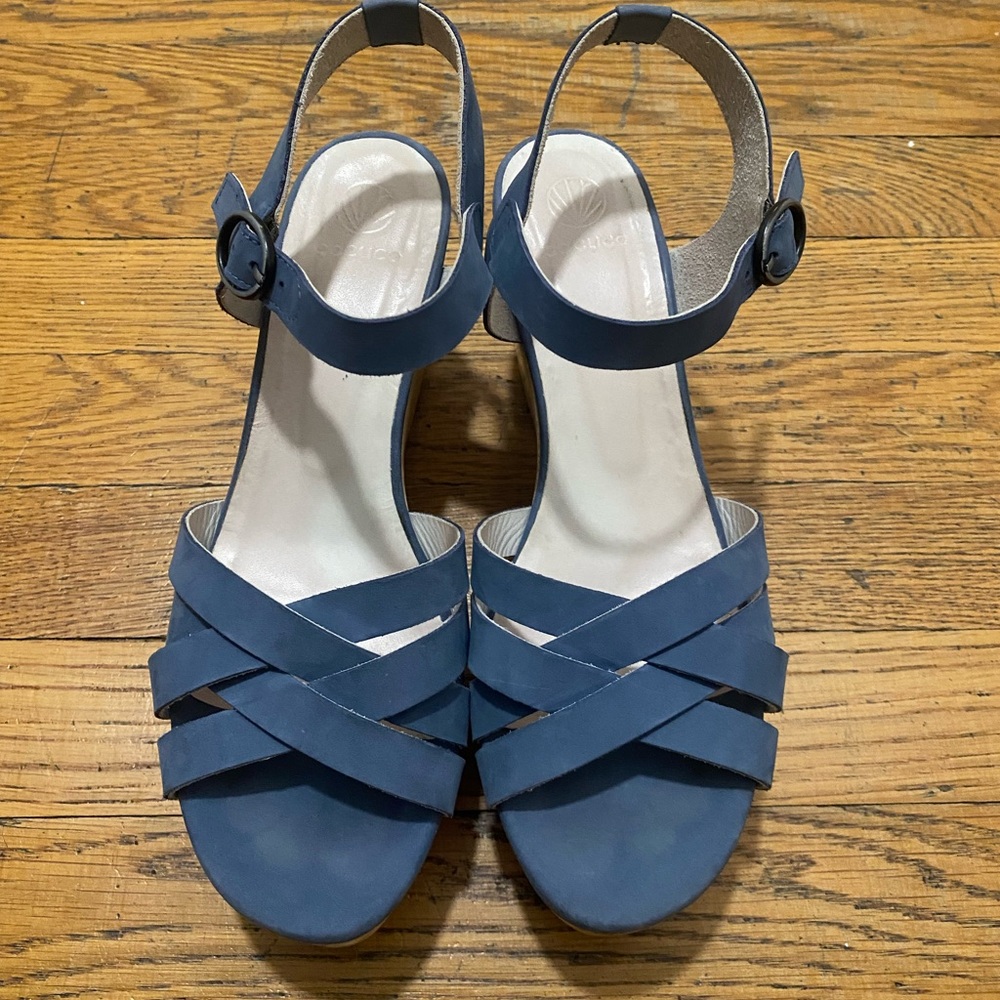 Coclico platform sandal size 8 / 38.5